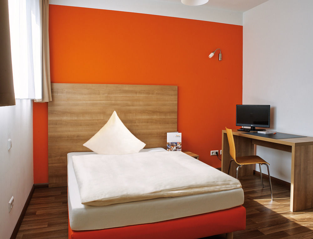 Orange Hotel Und Apartments Новый-Ульм Экстерьер фото
